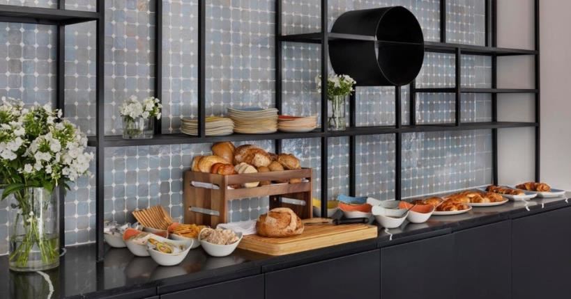 muse hotel breakfast bar